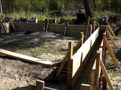 Устройство опалубки ленточного фундамента своими руками
