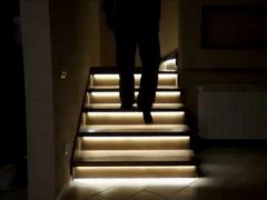 Светодиодная подсветка на лестнице