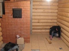 чем покрыть полы в бане